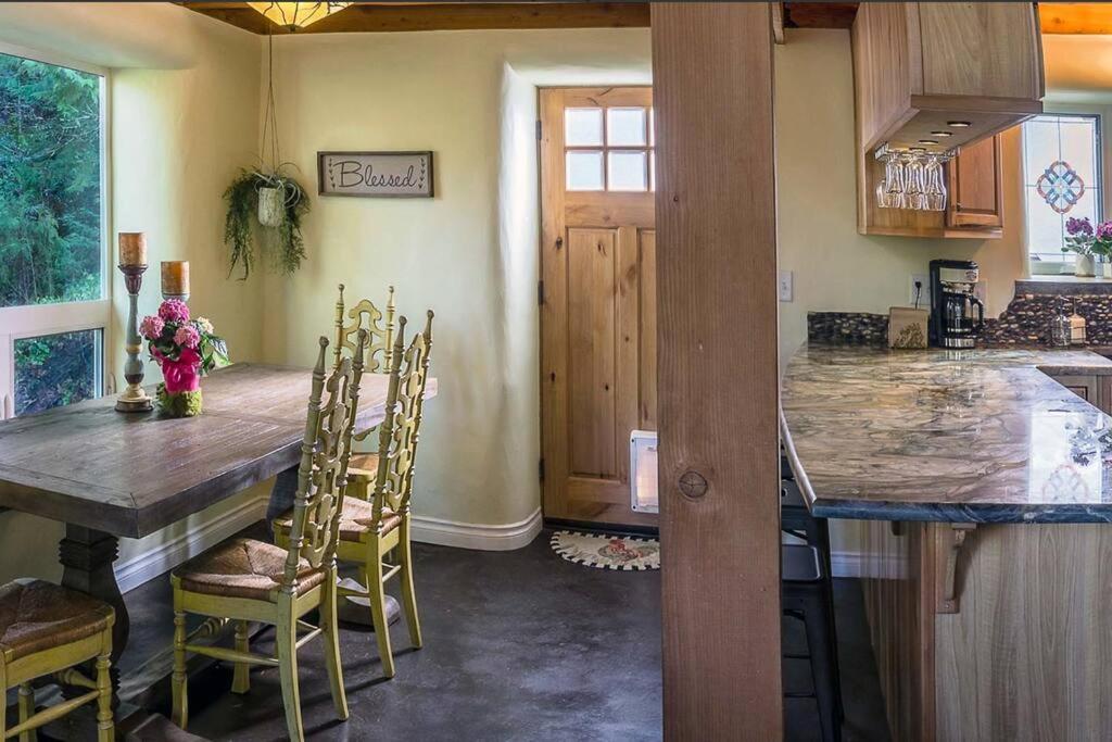 הוילה אשלנד European Style Straw Bale Retreat מראה חיצוני תמונה